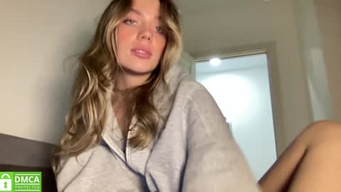 Snapshot of angel_from_sky chatting on 02-01-25, 01:09 Greetings  Jess online show from 02-01-25, 01:09