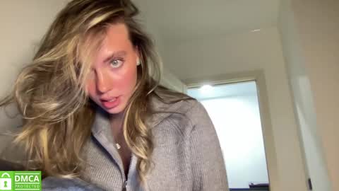 Snapshot of angel_from_sky chatting on 02-09-25, 01:46 Greetings  Jess online show from 02-09-25, 01:46
