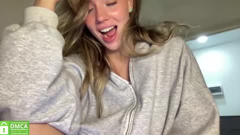 Snapshot of angel_from_sky chatting on 02-09-25, 04:50 Greetings  Jess online show from 02-09-25, 04:50