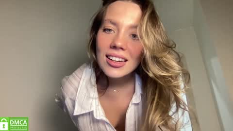 Snapshot of angel_from_sky chatting on 03-11-25, 02:29 Greetings  Jess online show from 03-11-25, 02:29