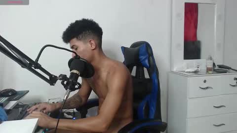 Snapshot of angel_latinguy chatting on 10-15-25, 07:36 Angel online show from 10-15-25, 07:36