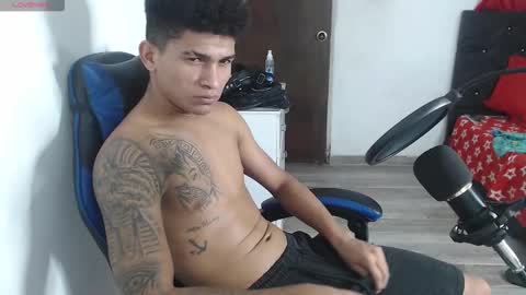 Snapshot of angel_latinguy chatting on 10-19-25, 09:48 Angel online show from 10-19-25, 09:48