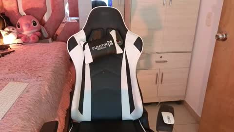 Snapshot of angel_lusst chatting on 12-23-24, 08:11 angeline online show from 12-23-24, 08:11