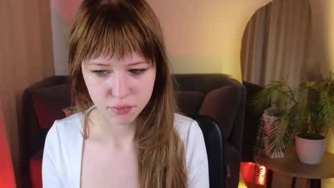 Snapshot of angel_mp3 chatting on 06-07-26, 11:03 Mary online show from 06-07-26, 11:03