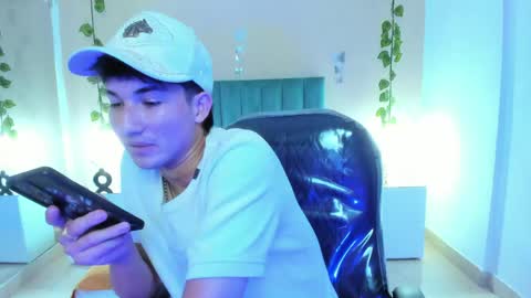 Snapshot of angel_of_sinn chatting on 04-11-26, 07:45 angel_of_sinn online show from 04-11-26, 07:45