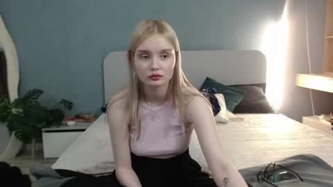 Angela online show from 06-18-26, 09:14