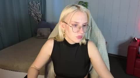 Snapshot of angel_tessa chatting on 06-25-26, 02:11 Angelica online show from 06-25-26, 02:11