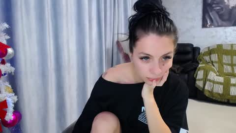 Snapshot of angel_xxx9 chatting on 01-01-25, 10:46 nico online show from 01-01-25, 10:46