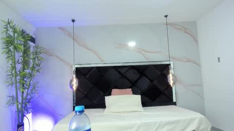 Snapshot of angelaa_cute chatting on 11-07-25, 12:16 ANGELA online show from 11-07-25, 12:16