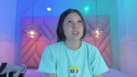 Snapshot of angelaa_cute chatting on 06-09-26, 12:06 ANGELA online show from 06-09-26, 12:06