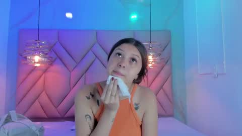 Snapshot of angelaa_cute chatting on 06-11-26, 12:03 ANGELA online show from 06-11-26, 12:03