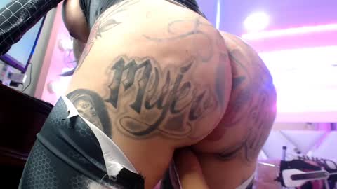 Angela Cianuro online show from 12-30-24, 03:36