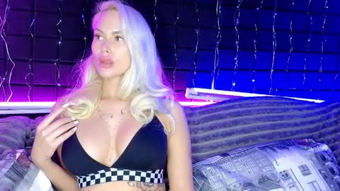 Snapshot of angelalacherry chatting on 04-09-26, 08:42 AngelaLaCherry online show from 04-09-26, 08:42