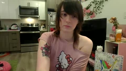 Snapshot of angelalice555 chatting on 10-05-25, 08:23 angelalice555 online show from 10-05-25, 08:23