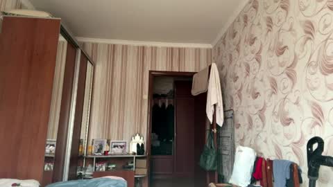Snapshot of angelaribero chatting on 04-09-26, 06:19 Angel online show from 04-09-26, 06:19