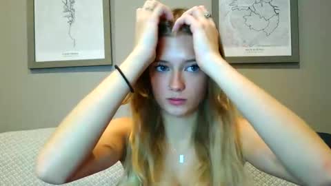 Snapshot of angelblisss chatting on 12-03-25, 12:29 Angel online show from 12-03-25, 12:29