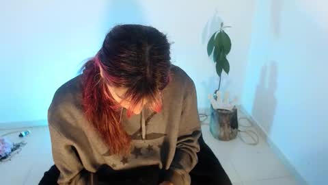 angele online show from 11-21-25, 07:23