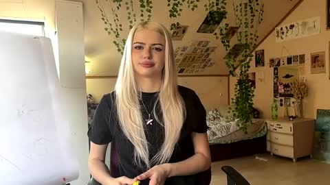 Lena online show from 04-15-26, 09:05