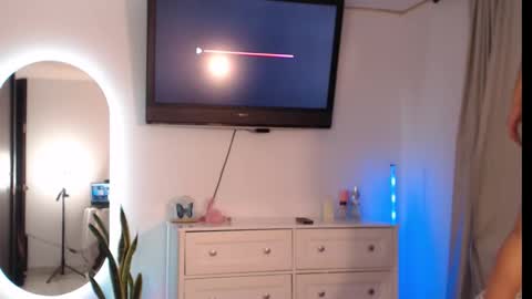 angelesxoxo online show from 10-16-25, 12:00