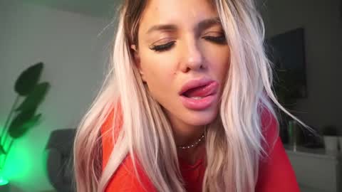 annita online show from 12-25-24, 01:31