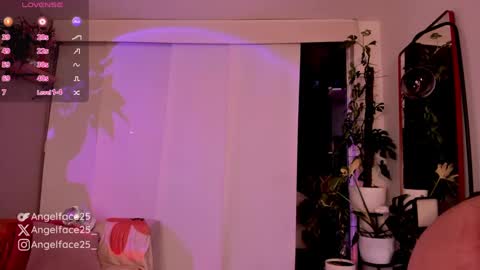 Snapshot of angelface25_ chatting on 09-23-25, 11:08 . online show from 09-23-25, 11:08