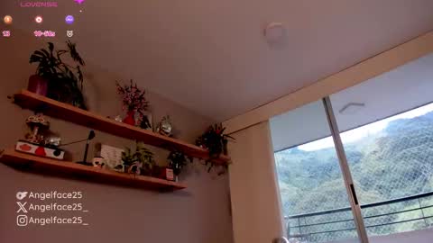 Snapshot of angelface25_ chatting on 10-01-25, 10:05 . online show from 10-01-25, 10:05