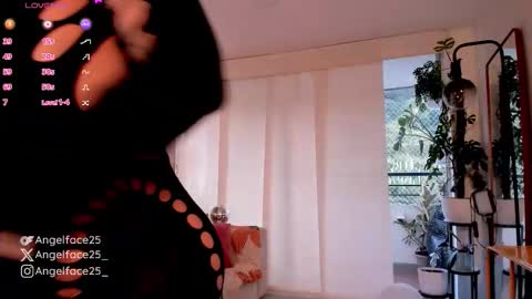 Snapshot of angelface25_ chatting on 10-02-25, 10:28 . online show from 10-02-25, 10:28