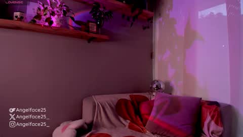 Snapshot of angelface25_ chatting on 10-03-25, 10:40 . online show from 10-03-25, 10:40