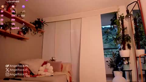 Snapshot of angelface25_ chatting on 10-14-25, 10:32 . online show from 10-14-25, 10:32