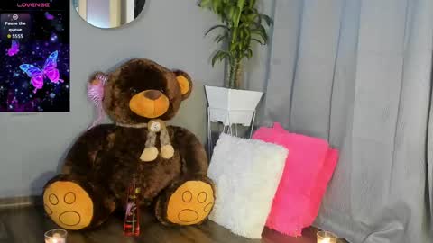 Snapshot of angeli_sexi chatting on 09-25-25, 12:36 Carolina online show from 09-25-25, 12:36