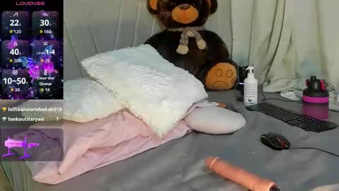 Snapshot of angeli_sexi chatting on 10-25-25, 11:10 Carolina online show from 10-25-25, 11:10