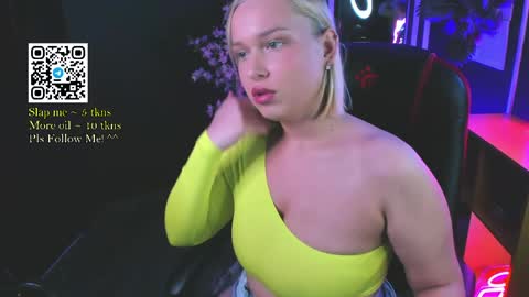 Snapshot of angelic_coy chatting on 04-09-26, 11:04 Angelic beauty online show from 04-09-26, 11:04