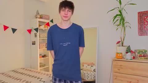 Snapshot of angelic_look chatting on 02-06-26, 09:56 Daniel online show from 02-06-26, 09:56