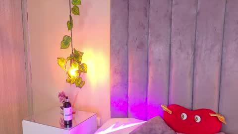 Snapshot of angelicaa_garcia chatting on 05-18-26, 12:00 angelicaa_garcia online show from 05-18-26, 12:00