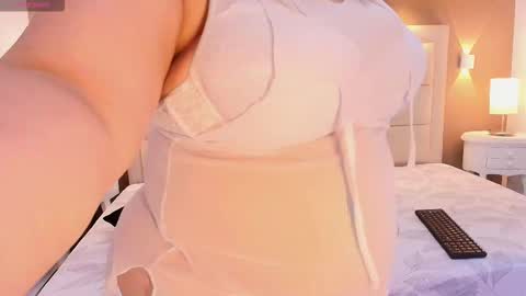 Snapshot of angelicamason chatting on 10-25-25, 08:25 Angelica  online show from 10-25-25, 08:25