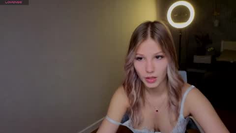 Snapshot of angelina_becker chatting on 05-30-26, 01:03 Angelina online show from 05-30-26, 01:03