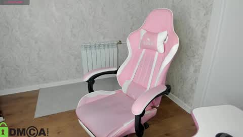 Snapshot of angelina_becker chatting on 06-01-26, 01:07 Angelina online show from 06-01-26, 01:07