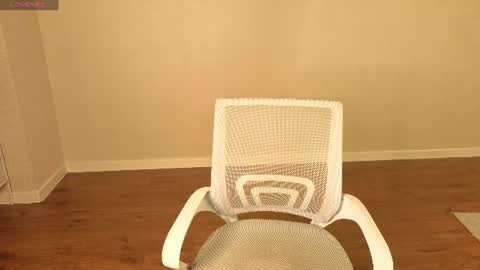 Snapshot of angelina_becker chatting on 06-12-26, 12:53 Angelina online show from 06-12-26, 12:53