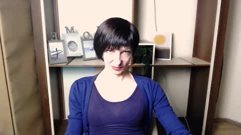 Angelina online show from 11-18-25, 07:35