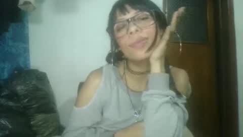 Snapshot of angelita_33 chatting on 10-17-25, 11:40 angelita_33 online show from 10-17-25, 11:40
