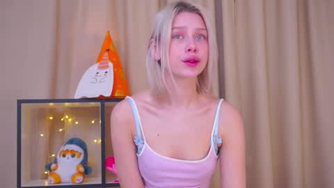 Snapshot of angelkissie chatting on 10-31-25, 07:26 Ennie online show from 10-31-25, 07:26