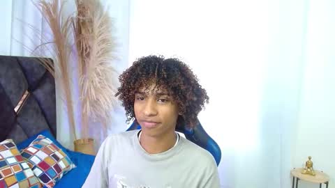 Snapshot of angell18_ chatting on 11-07-25, 09:15 Angel online show from 11-07-25, 09:15