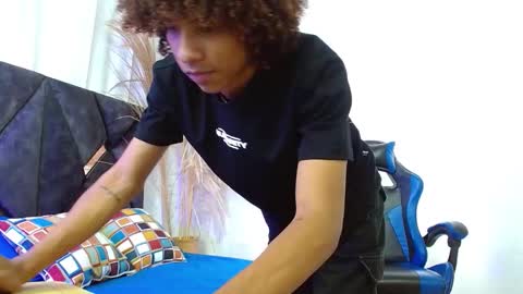 Snapshot of angell18_ chatting on 11-13-25, 08:41 Angel online show from 11-13-25, 08:41