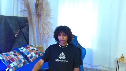 Snapshot of angell18_ chatting on 11-14-25, 08:29 Angel online show from 11-14-25, 08:29