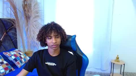 Snapshot of angell18_ chatting on 11-26-25, 08:43 Angel online show from 11-26-25, 08:43