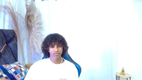 Snapshot of angell18_ chatting on 11-27-25, 08:33 Angel online show from 11-27-25, 08:33