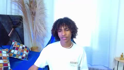 Snapshot of angell18_ chatting on 12-04-25, 09:12 Angel online show from 12-04-25, 09:12