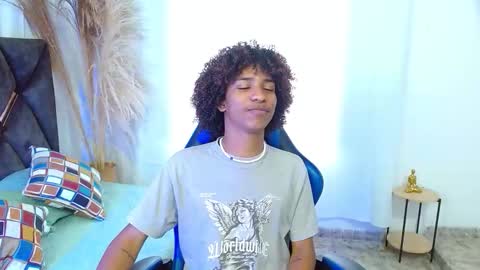 Snapshot of angell18_ chatting on 12-13-25, 08:58 Angel online show from 12-13-25, 08:58