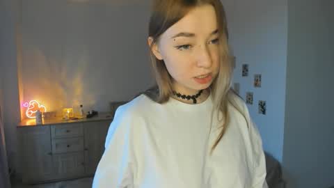 Snapshot of angella_mills chatting on 11-06-25, 06:14 angella_mills online show from 11-06-25, 06:14