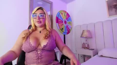 angellhott  online show from 03-02-26, 06:26